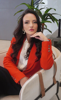 Nazza Holand - Real Estate Agent